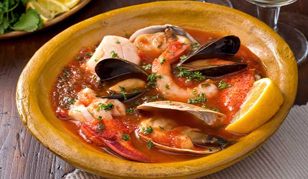 an earthenware bowl with traditional brodet and mussels