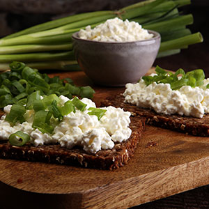 Twarog ze szczypiorkiem a popular food for breakfast in poland