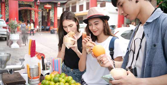 whilst your on your holiday tour of bangkok its definitely worth trying the tropical fruits juices the street vendors make right infront of you