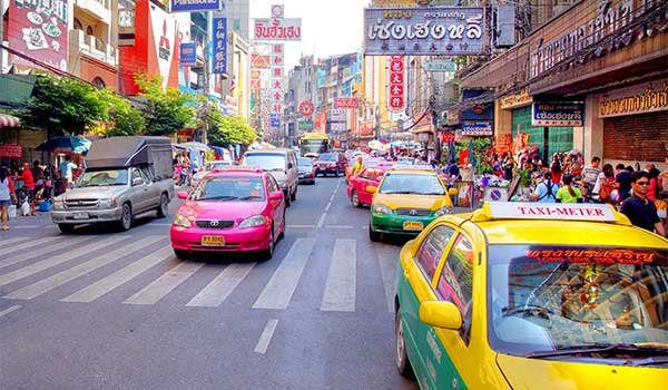 getting around cities in Thailand by taxi or tuk-tuk