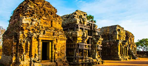 pHNOM kROM TEMPLE ON THE HILL NEAR SIEM REAP